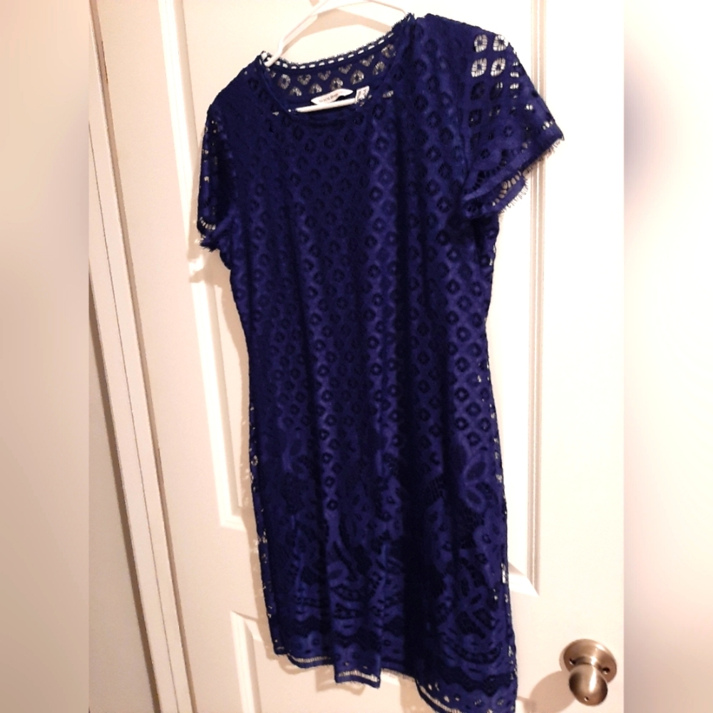Isaac Mizrahi knee length lace dress. Size XS